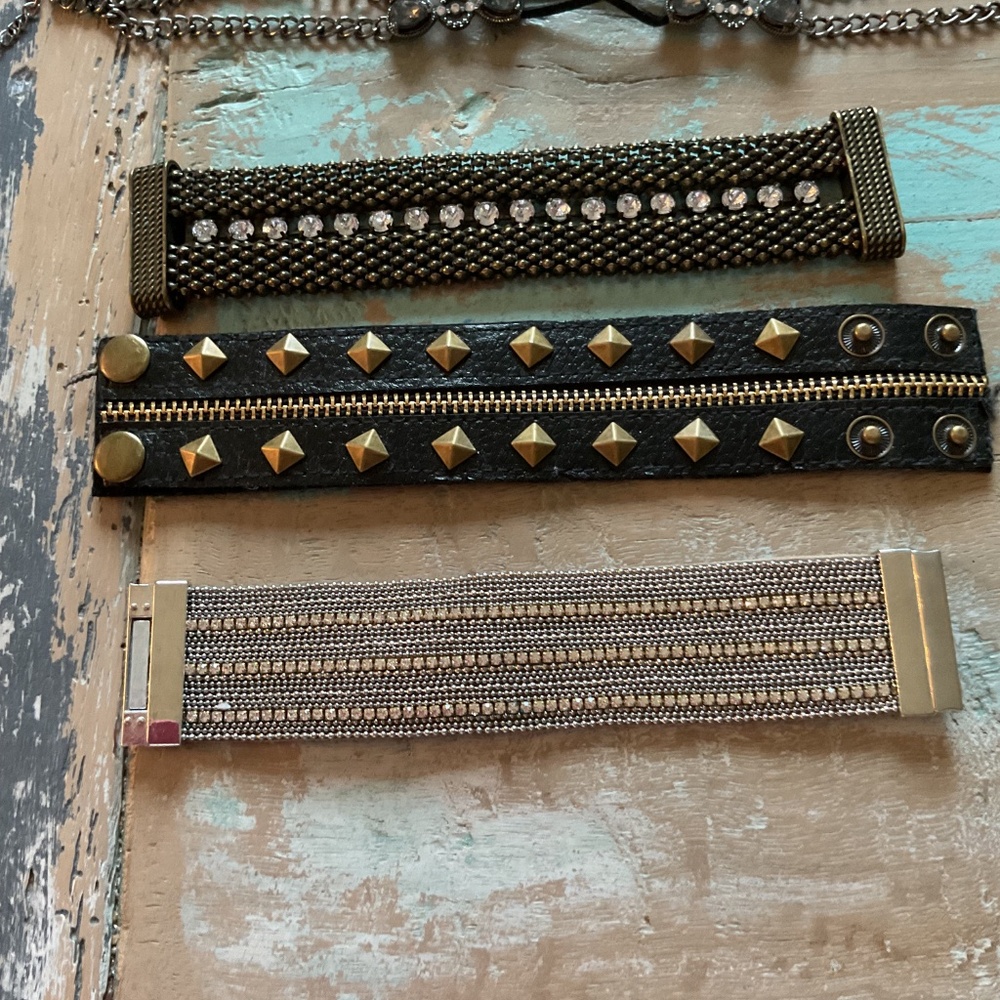 Three bracelets and one choker - Picture 2 of 6